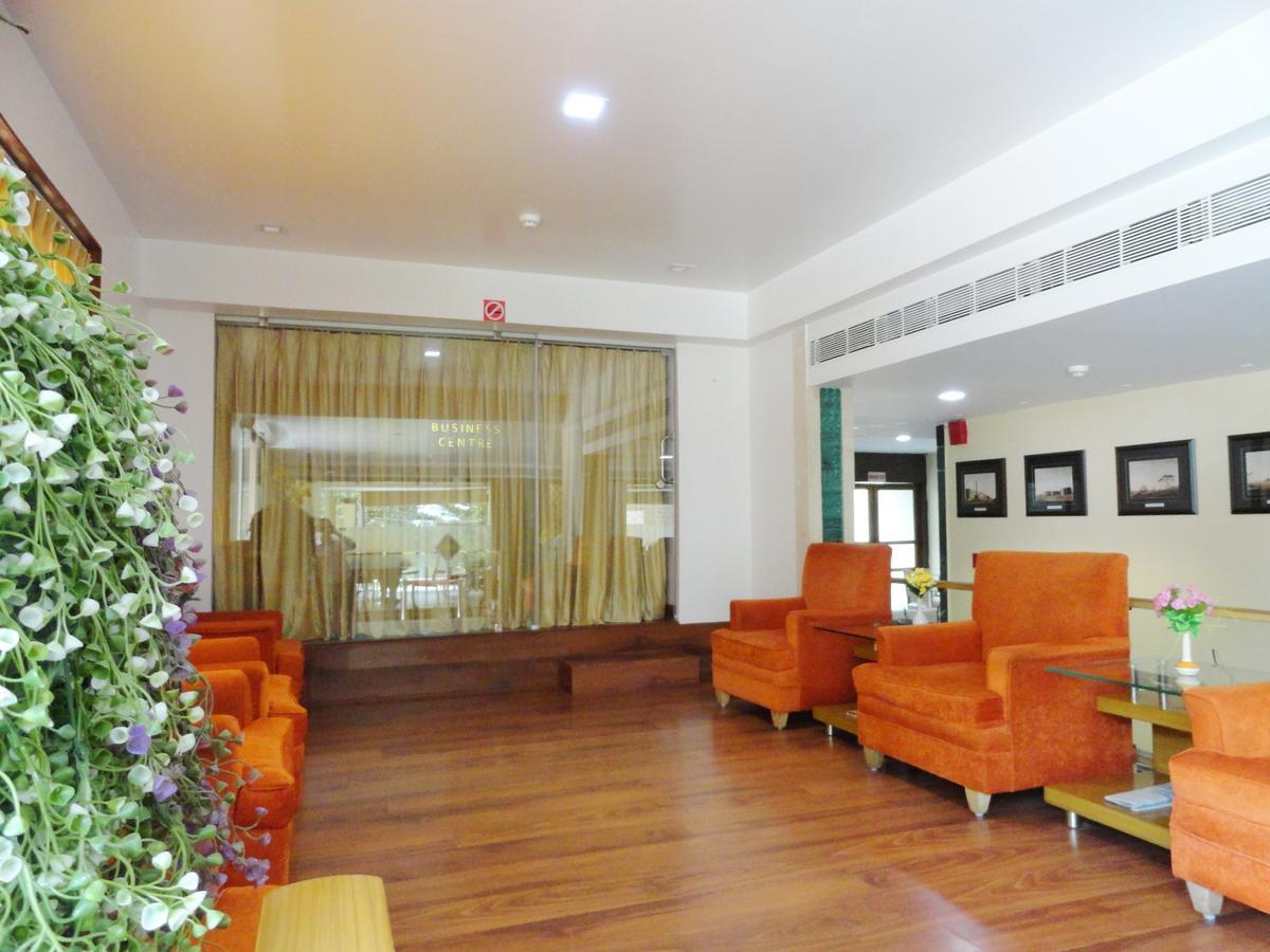 The Senator Hotel Calcutta  Esterno foto
