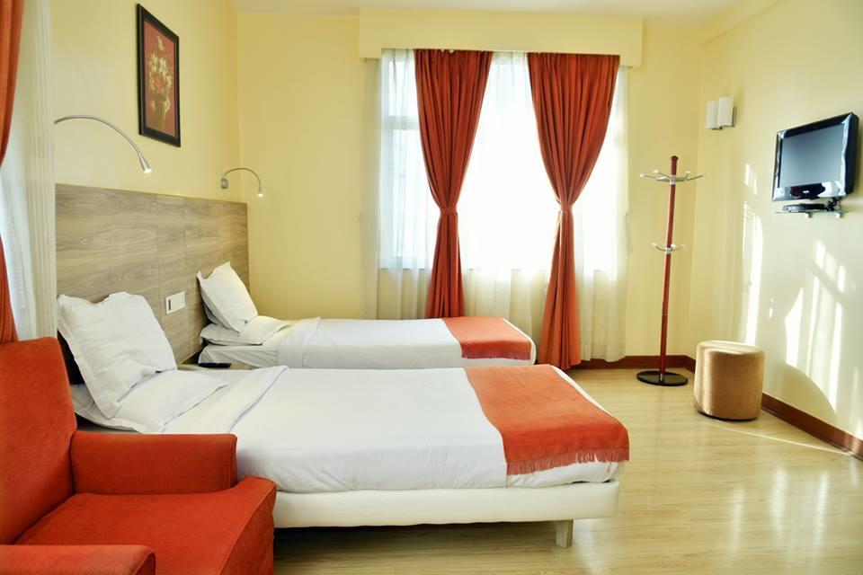 The Senator Hotel Calcutta  Esterno foto